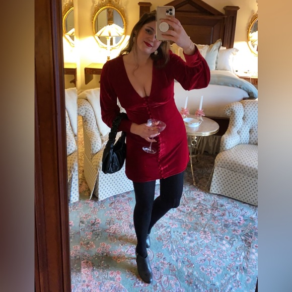 Meet your Posher, Emily! - Picture 2 of 3